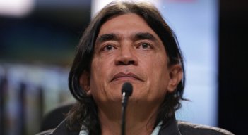 Gustavo Bolívar, del Pacto Histórico, dice que gasolina debe costar $17.000./Foto: Colprensa