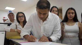 Jhan Piero Rojas oficializó su candidatura al cargo de rector de la UFPS./Foto Pablo Castillo