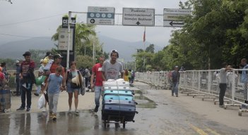 Los funcionarios de Migración Colombia tendrán un mayor control entre las personas que pasan por la frontera.