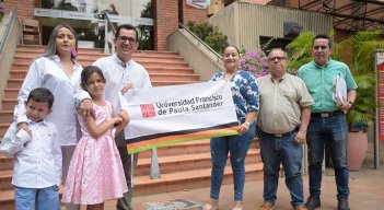 El politólogo Fabio Torres oficializó su candidatura a la rectoría d ela UFPS/Foto Pablo Castillo