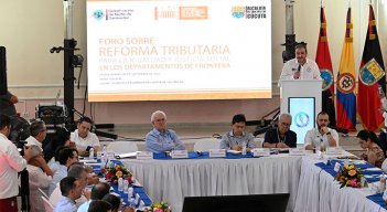 El ministro de Hacienda, José Antonio Ocampo, y el director de la DIAN, Luis Carlos Reyes, escucharon las propuestas e inquietudes de los empresarios de Norte de Santander./ Foto: Jorge Iván Guitiérrez