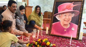 Ofrendas florales a Isabel II se convertirán en compost