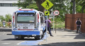 En junio de este año, el pasaje pasó de $2.200 a $2.400.  / Foto: Jorge Gutiérrez / La Opinión 