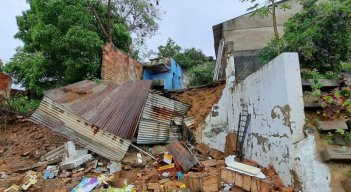 Dos casas y un colegio,  impactados por lluvias