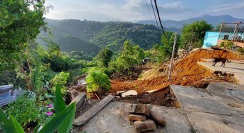En medio de la tragedia, familias esperan ayudas en Doña Nidia