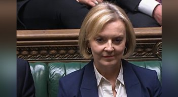 Liz Truss, lucha por mantenerse en el cargo