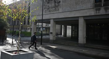 Cartas abrumadoras de enfermera acusada de matar a siete bebés
