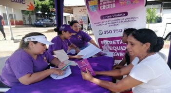 La Línea Violeta funciona de lunes a sábado, en el horario comprendido entre las 8:00 de la mañana hasta las 12: 00 del mediodía y desde las  2: 00 de la tarde hasta las 6:00 de la tarde.  / Foto: Cortesía / La Opinión 