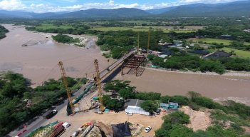 Trabajos del nuevo puente sobre el río Zulia avanzan en un 67%