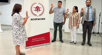 La presidenta de Acofacien, Alva Alicia Trespalacios Rangel, junto a Juan Pablo Salazar Torres, Zaira Lucía Parada Castro y Juan Pablo Trujillo, nuevos miembros del Consejo Directivo. / Foto: Cortesía / La Opinión 