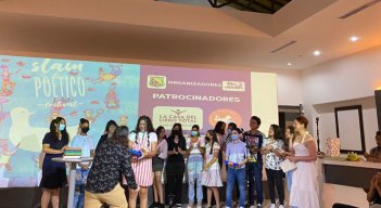 Joven obtuvo premio de poesía