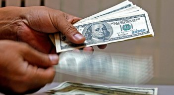 Hace poco más de un mes, los expertos consideraban que la moneda estadounidense comenzaría a bajar y rondaría los $4.000 al finalizar el año. Sin embargo, las expectativas cambiaron. / Foto: Archivo