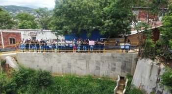 El muro que se construyó el el barrio 28 de Febrero erradicó el riesgo de más de una década./Foto Cortesía