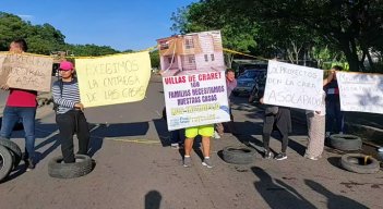 Habitantes de Claret protestan contra una inmobiliaria