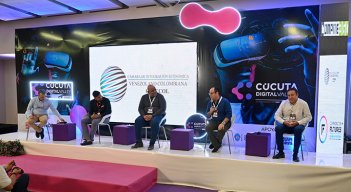 En el foro ‘Fronteras inteligentes’, expertos hablaron sobre la ruta para que Cúcuta sea la primera ‘border smart city’. / Foto Jorge Iván Gutiérrez-La Opinión