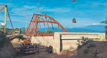 Demora en los trabajos del puente preocupa a comerciantes de El Zulia