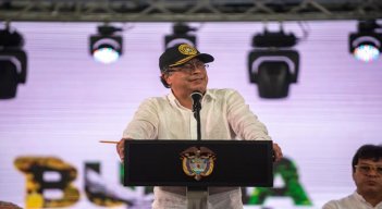 Diálogos del Gobierno con grupos armados ilegales