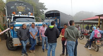 Transportadores bloquean la carretera hacia el Catatumbo./Foto: cortesía