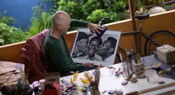 Noticias sobre salud de Pelé atraen curiosos a su ciudad natal