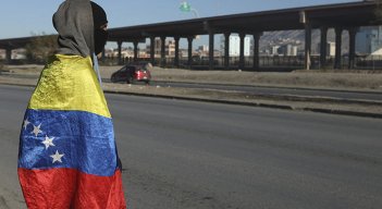 ¡Somos seres humanos!: venezolanos rompen en llanto a los pies de la frontera de EE. UU./Foto: AFP