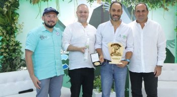El director general de Corponor, gregorio Angarita Lamk entregó ayer el Premio Santurbán a los mejores trabajos en la conservación del medio ambiente./Foto Cortesía