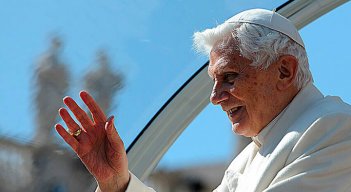 Causa contra Ratzinger por presunto encubrimiento de abusos seguirá abierta