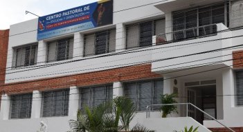 El centro cuenta con oficinas de psicología, salas de grupo para terapias y salón de manualidades. / Foto: Cortesía / La Opinión 