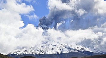 El Cotopaxi, la amenaza del volcán más "peligroso" de Ecuador