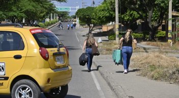 La fuerza, la resistencia y  el deseo de viajar impulsan el aliento de los viajeros. (Foto Jorge Gutiérrez /La Opinión)