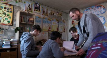 Cuando la casa un profesor se convierte en una escuela improvisada de Ucrania