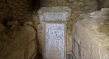 Egipto descubre cuatro tumbas de faraones y una momia