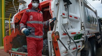 Huberto Posada destacó han venido trabajando, a solicitud de los ciudadanos, en mejorar el servicio y por lo tanto aumentaron las frecuencias de los barridos en algunos sectores. / Foto: Archivo