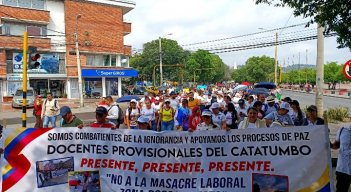 Cerca de 600 maestros se movilizaron. Salieron de la redoma de la Central de Transportes y finalizaron en la Secretaría de Educación Departamental.  / Foto: Cortesía 