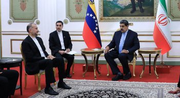 El Presidente Nicolás Maduro, y el canciller iiraní Ossein Amir-Abdollahian.
