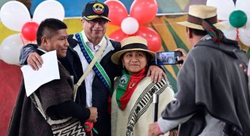 Desde el resguardo indígena de Pueblo Nuevo, en Caldono, Cauca, Gustavo Petro propuso que las redes comunitarias de internet o comunidades de conectividad se expandan. / Foto: Presidencia