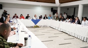 El ministro Guillermo Reyes se disculpó por su actitud en el encuentro anterior, cuando dijo que no quitaría los peajes. Fotos Cortesía