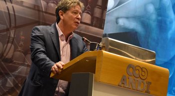 Bruce Mac Master, presidente de la ANDI, recalcó la importancia de tomar decisiones contra el contrabando./ Foto Cortesía