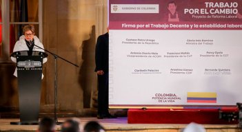 La ministra de Trabajo, Gloria Inés Ramírez, radicó la reforma laboral en el Congreso. / Foto: Colprensa