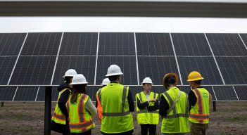 ‘Es más barato producir energía propia’