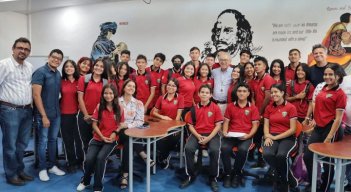 20 colegios recibieron de la alcaldía salas de bilingüismo/Foto cortesía