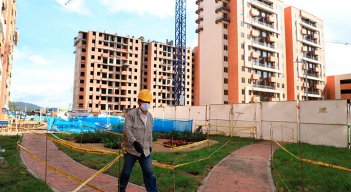 Muchas familias están esperando desde el año pasado el desembolso del subsidio de Mi Casa Ya, sin esos recursos no les pueden entregar la vivienda. / Fotos Archivo La Opinión