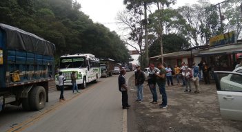 Cierre total en la vía Cúcuta - Pamplona por paro de docentes