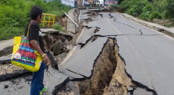 Se abrió la tierra en Villa del Rosario, puente volvió a colapsa