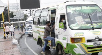 Algunos empresarios del sector señalan estar de acuerdo solo si el Estado otorga el beneficio, sin embargo, otros opinan que no es viable y que, aún en $2.600 el pasaje sigue siendo económico. / Foto: Archivo / La Opinión 