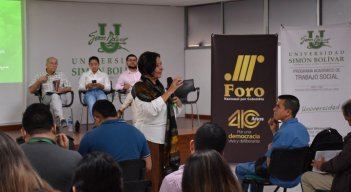 La Unisimón desarrolló el foro ‘La Política Antinarcóticos del Gobierno de Colombia y las relaciones con Estados Unidos’ a través de sus programas académicos de Trabajo Social y la Especialización en Procesos de Intervención Social. Foto Unisimón/La Opinión.