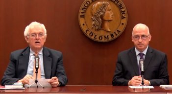 El ministro de Hacienda saliente, José Antonio Ocampo, y el gerente general del Banco de la República, Leonardo Villar. / Foto: Cortesía