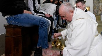 Entre los jóvenes había inclusive un musulmán,  además de católicos de varias partes del mundo, según precisó el Vaticano. / Foto: AFP