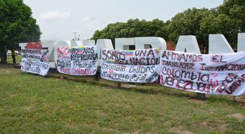 Transportadores de carga internacional colombianos, con tractomulas de placas venezolanas, mantienen protestas en Cúcuta y Paraguachón. / Foto La Opinión