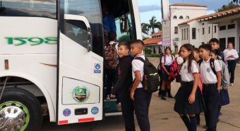 Cerca de 2 mil estudiantes se beneficiarán. Ayer, en la jornada de la mañana, se transportaron 950 menores y en la jornada de la tarde, 730.  / Foto Cortesía 