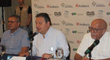 Directivos de Andesco, EIS Cúcuta y Aguas Kpital, unidos en Seminario de acueeducto y alcantarillado./Foto Orlando Carvajal/La Opinión